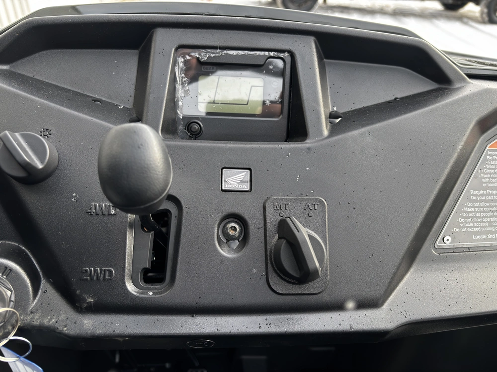 2026 Honda Pioneer 520 alt