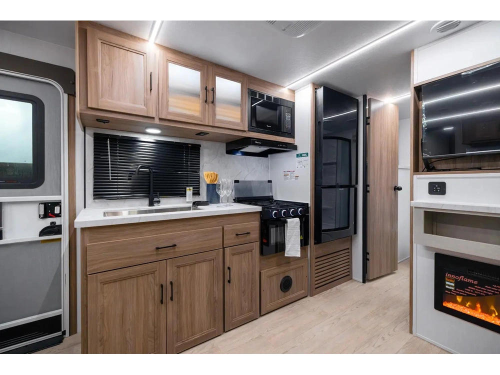 Coachmen Freedom Express 252rbs 2026 alt