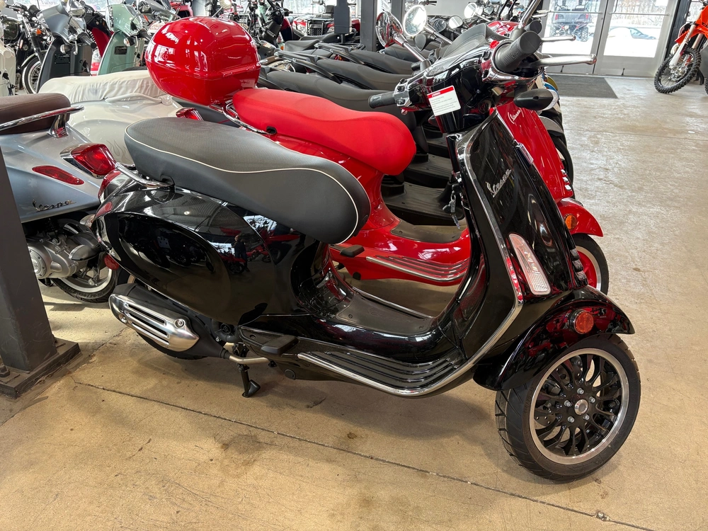 Vespa Sprint 50 2023 alt