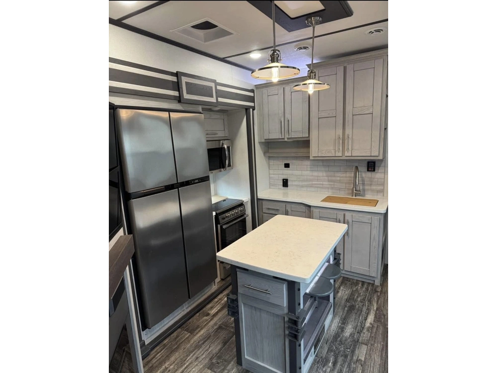 2022 Keystone Rv Fuzion 373 alt
