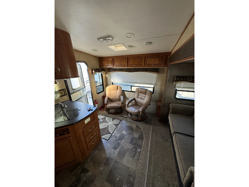 2012 R-vision Trail Lite 275rls alt