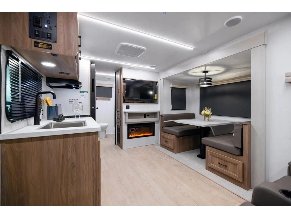 Coachmen Freedom Express 252rbs 2026 alt