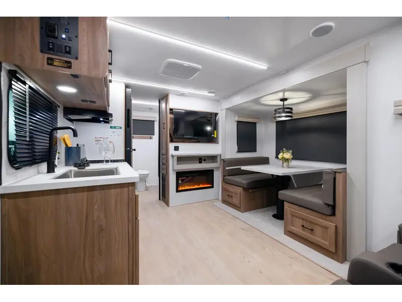 2026 Coachmen Freedom Express 252RBS