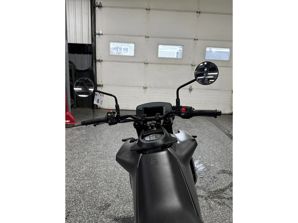 Husqvarna Svartpilen 401 B.d. 2024 alt