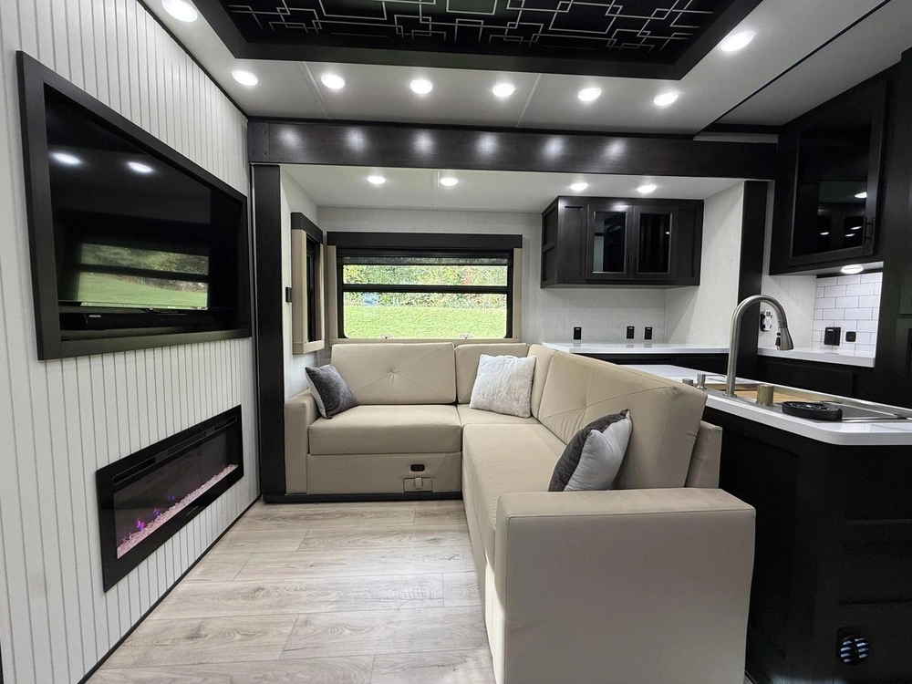 2026 Forest River Vengeance 4413 alt