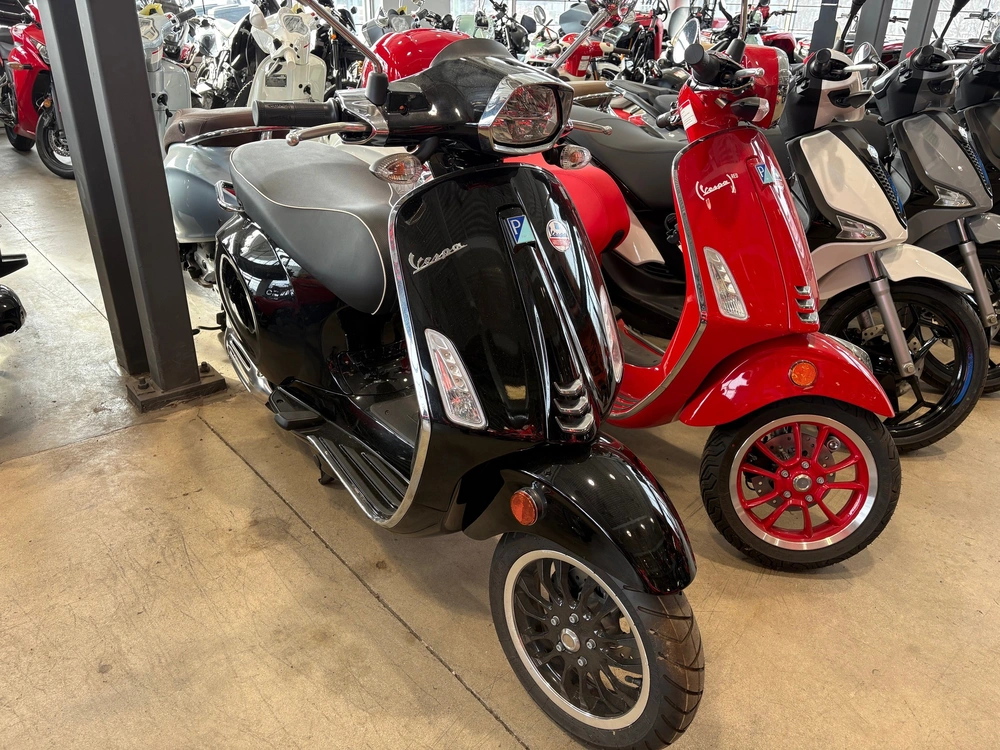 Vespa Sprint 50 2023 alt