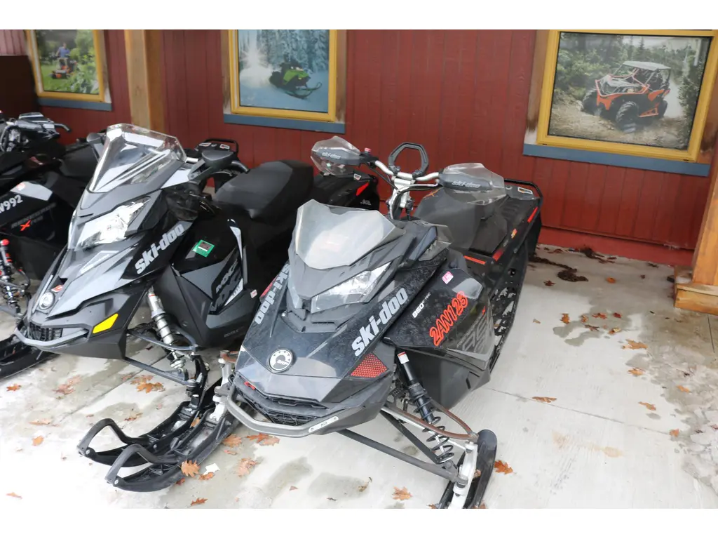 2017 SKI-DOO RENEGADE X 850