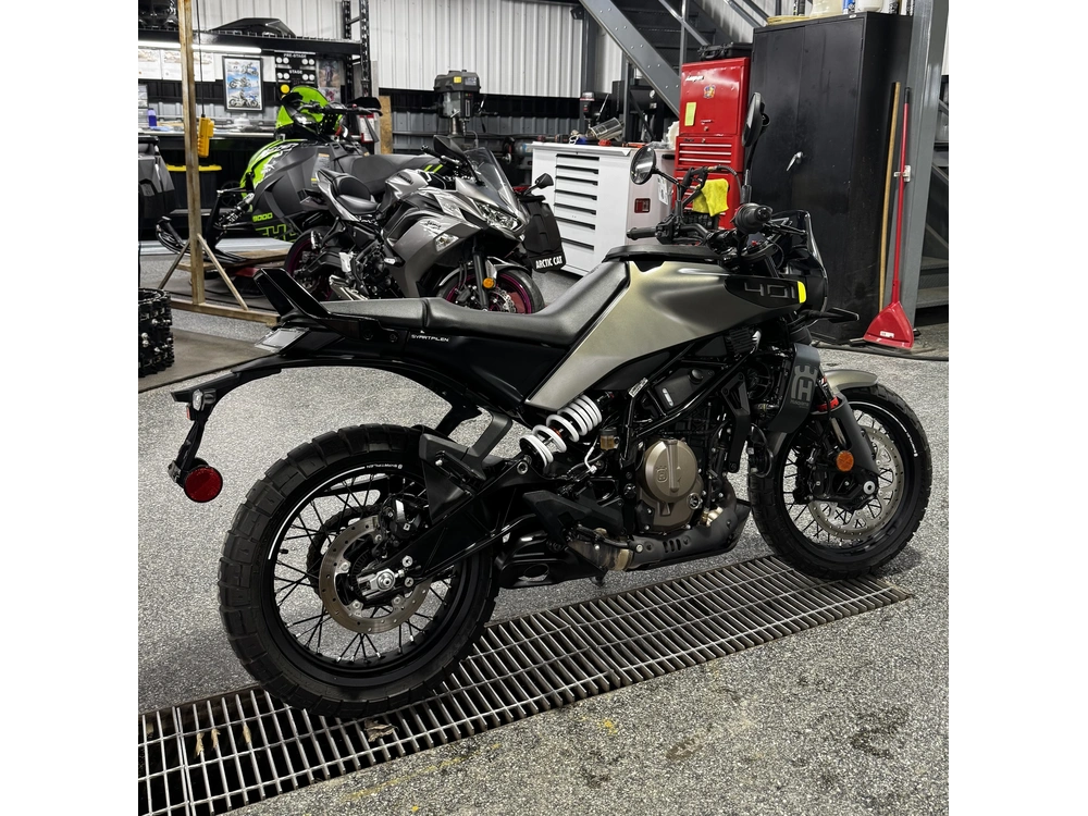 Husqvarna Svartpilen 401 B.d. 2024 alt