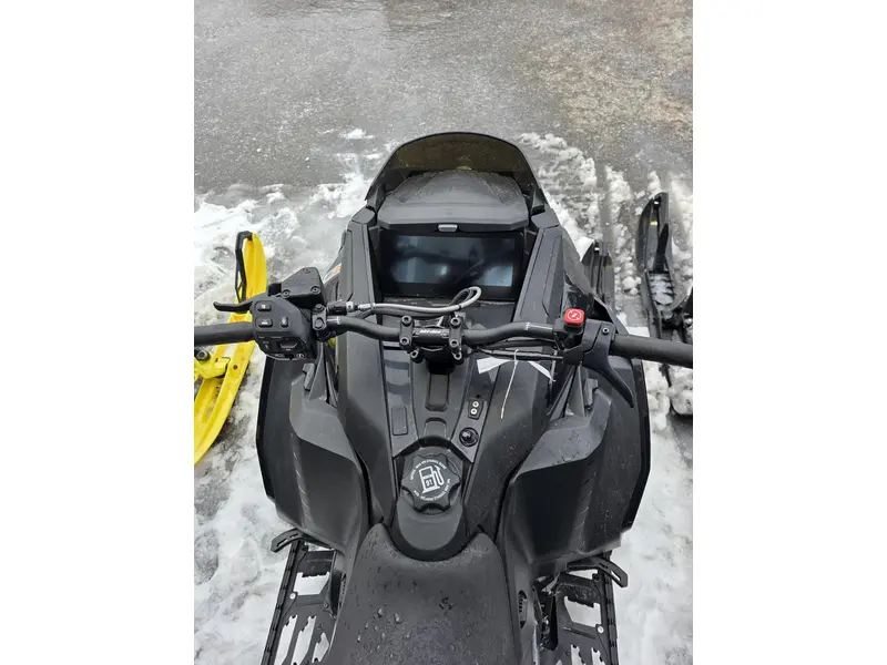 2025 Ski-Doo MXZ XRS 850