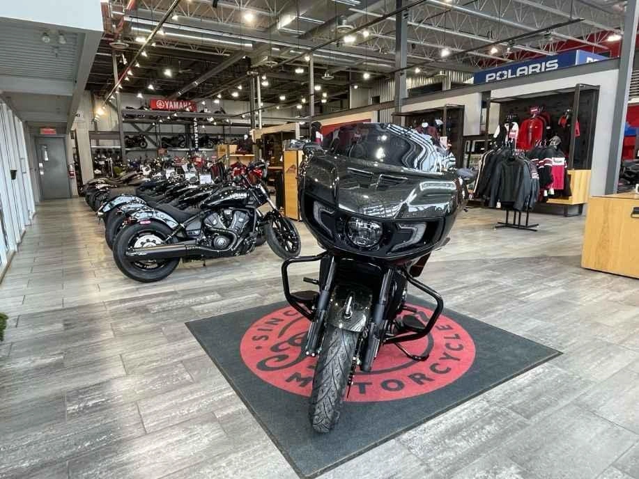 2026 Indian Motorcycle Challenger Dark Horse + 112 Package alt