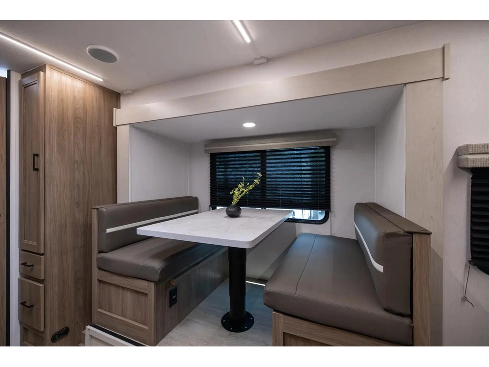 Coachmen Freedom Express 21se 2026 alt