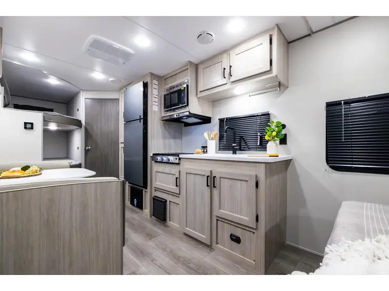 2026 Coachmen Catalina 211BH