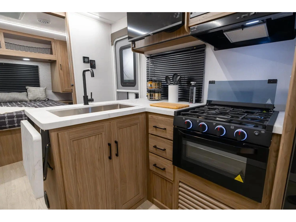 Coachmen Freedom Express 30se 2026 alt