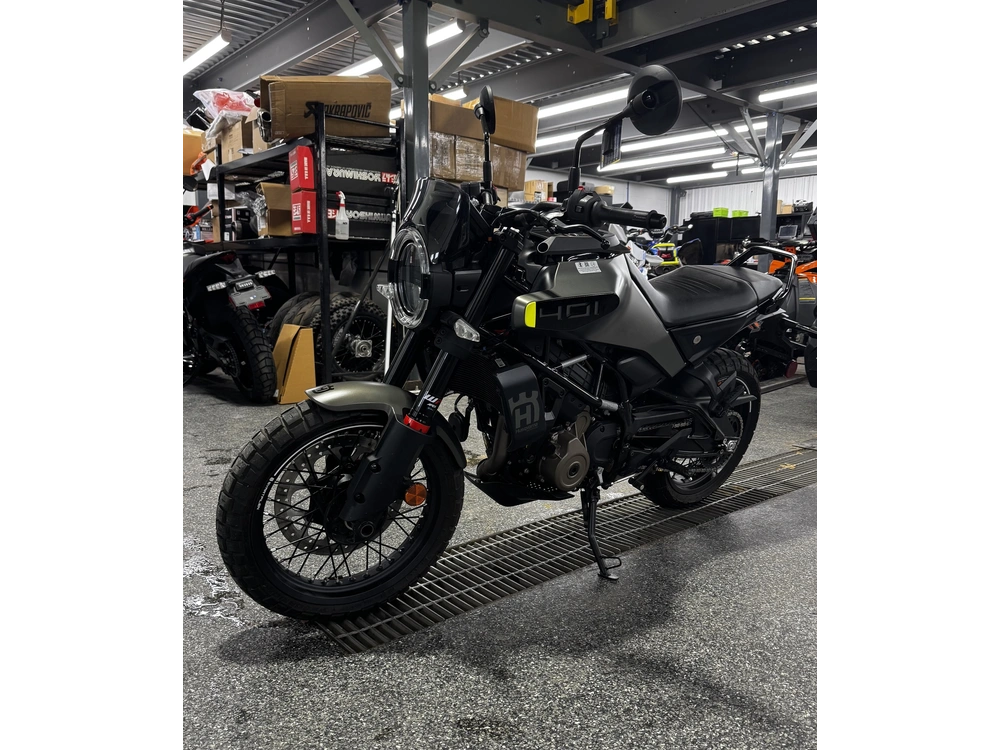 Husqvarna Svartpilen 401 B.d. 2024 alt