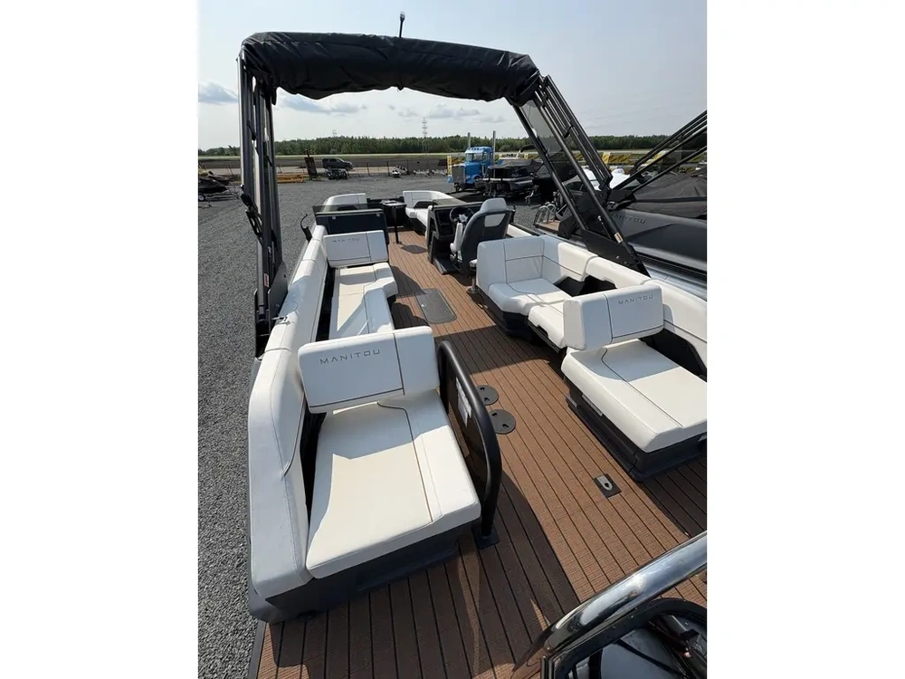 2025 Manitou Explore Switchback 26 Trifold Shp575 alt