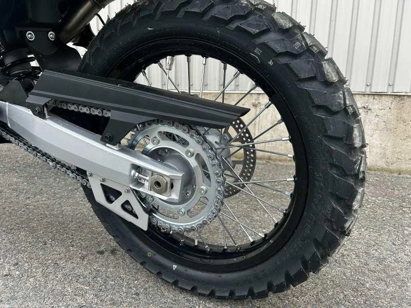 2025 Suzuki Dr-z4s alt