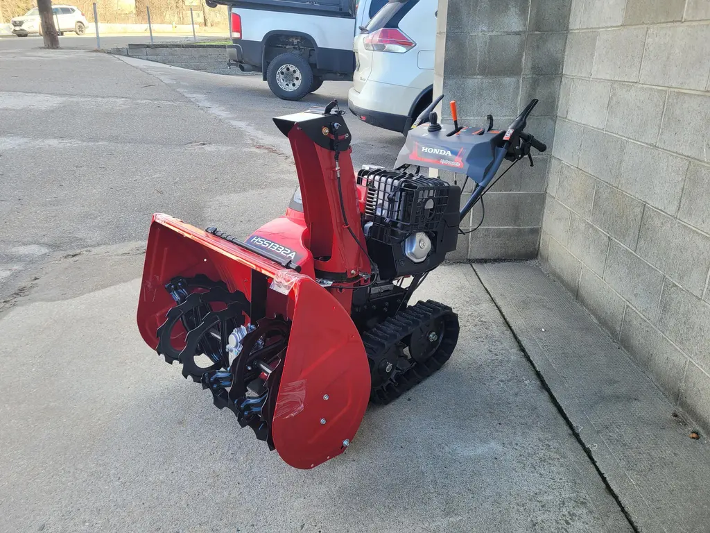 New 2026 Honda HSS1332CT in Penticton - Penticton Honda Centre