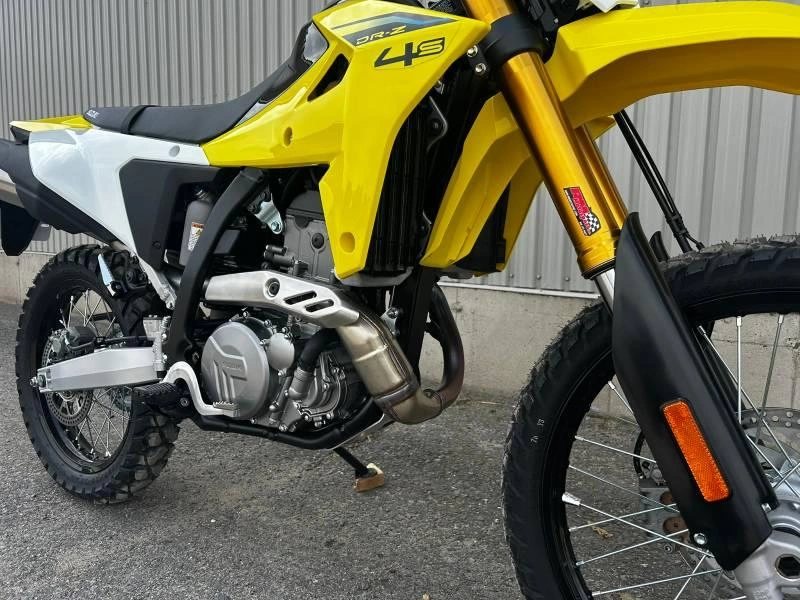 2025 Suzuki Dr-z4s alt
