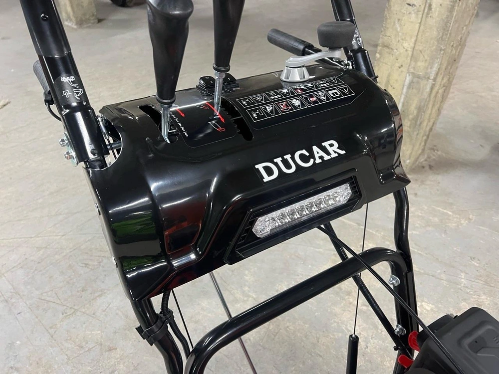 2026 Ducar Souffleuse 28 Po alt