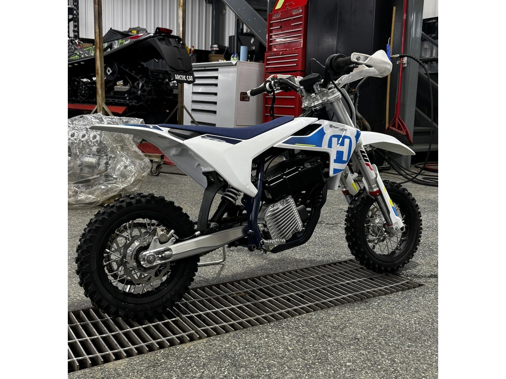 2023 Husqvarna Ee3 alt