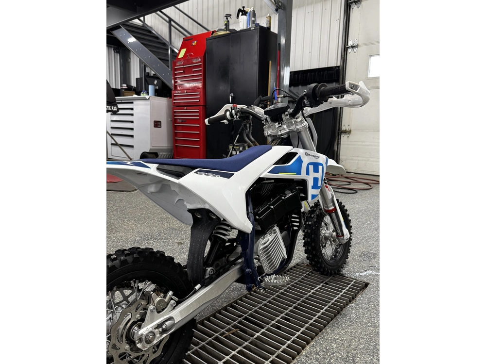 2023 Husqvarna Ee3 alt