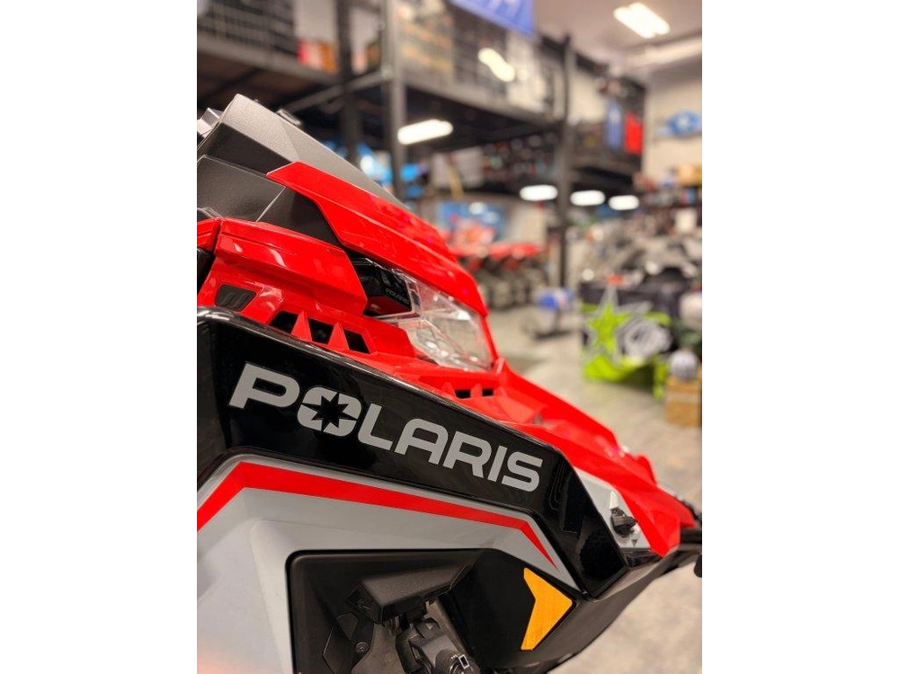 Polaris Prostar S4 Indy Adventure 137 2025 alt