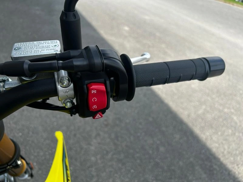 2025 Suzuki Dr-z4s alt