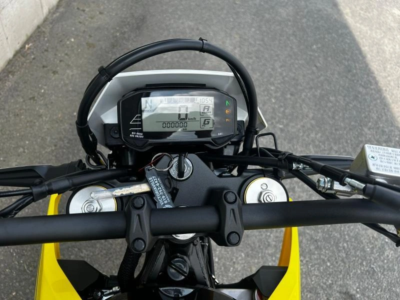 2025 Suzuki Dr-z4s alt