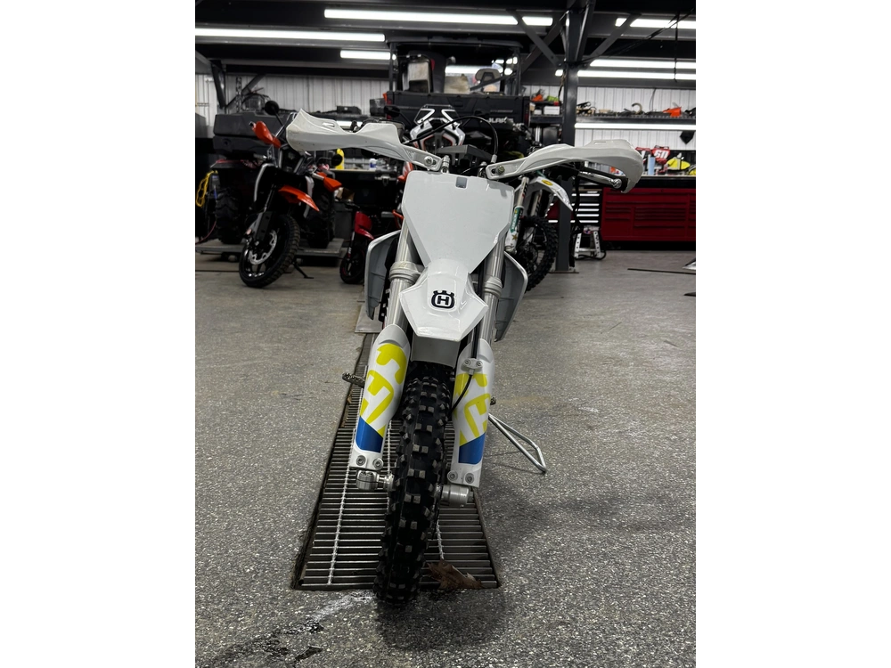2023 Husqvarna Ee3 alt