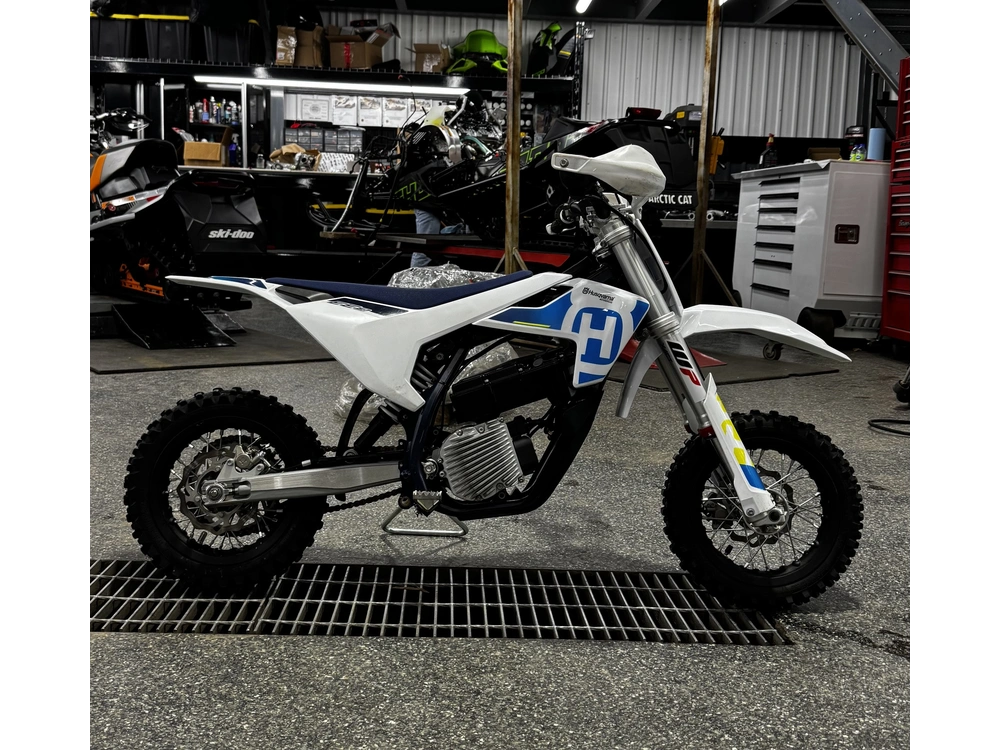 2023 Husqvarna Ee3 alt