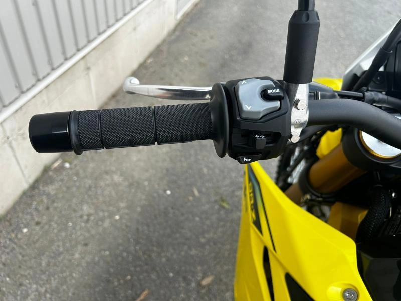 2025 Suzuki Dr-z4s alt