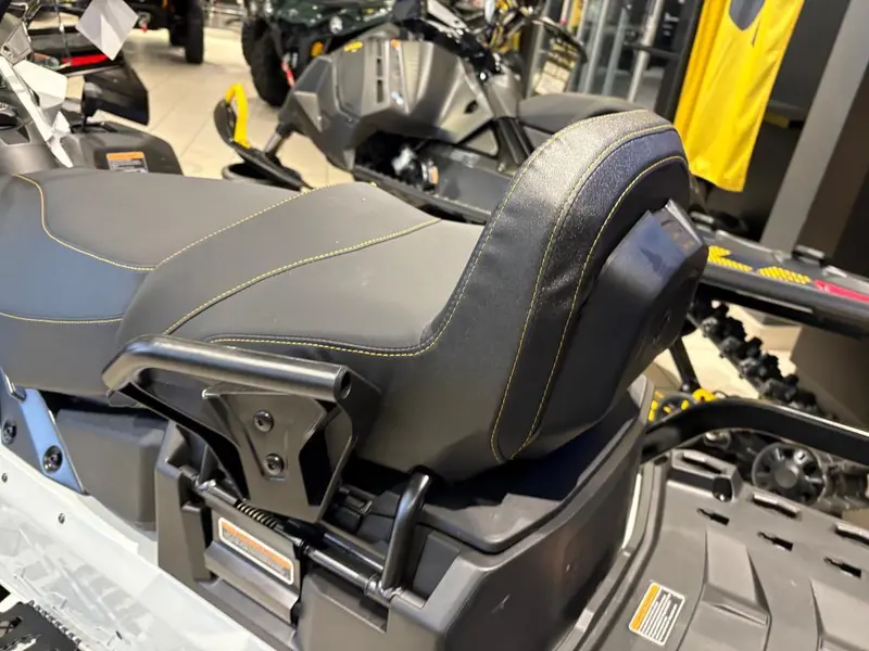 2025 Ski-Doo SKANDIC LE 20'' 900 ACE Silent Cobra 1.5'' E.S.