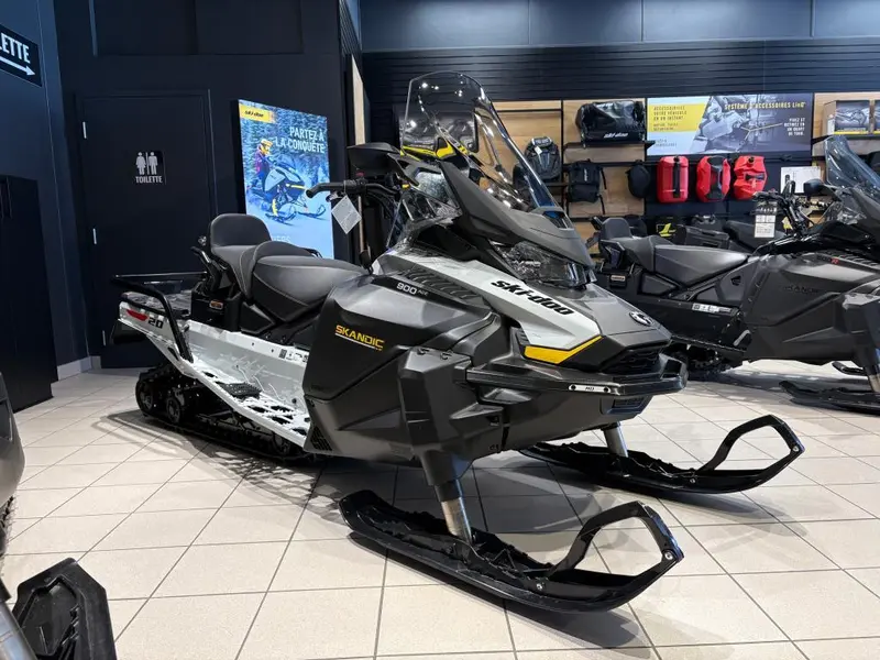 2025 Ski-Doo SKANDIC LE 20'' 900 ACE Silent Cobra 1.5'' E.S.