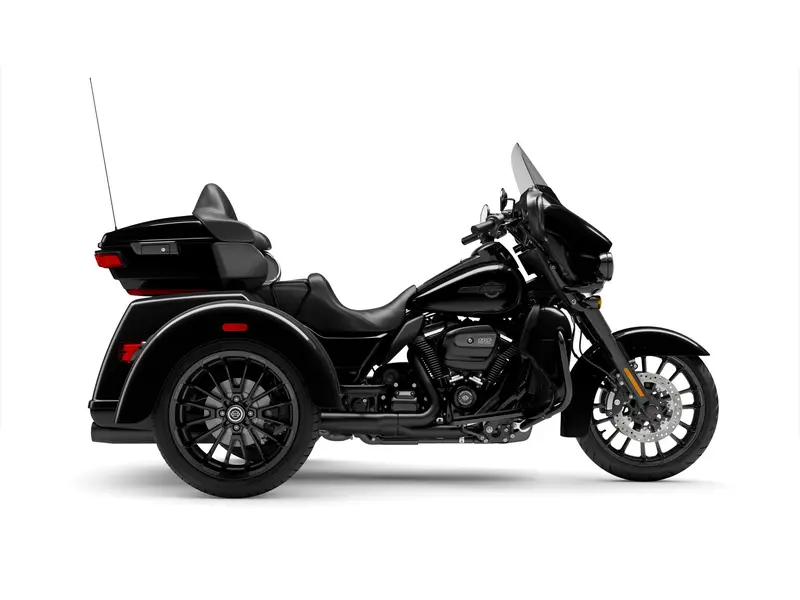 2025 Harley-Davidson FLHTCUTG Tri Glide Ultra