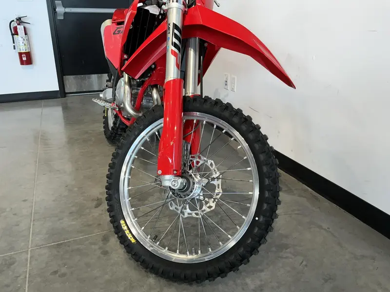 2025 GASGAS MC 450F thumbnail 5
