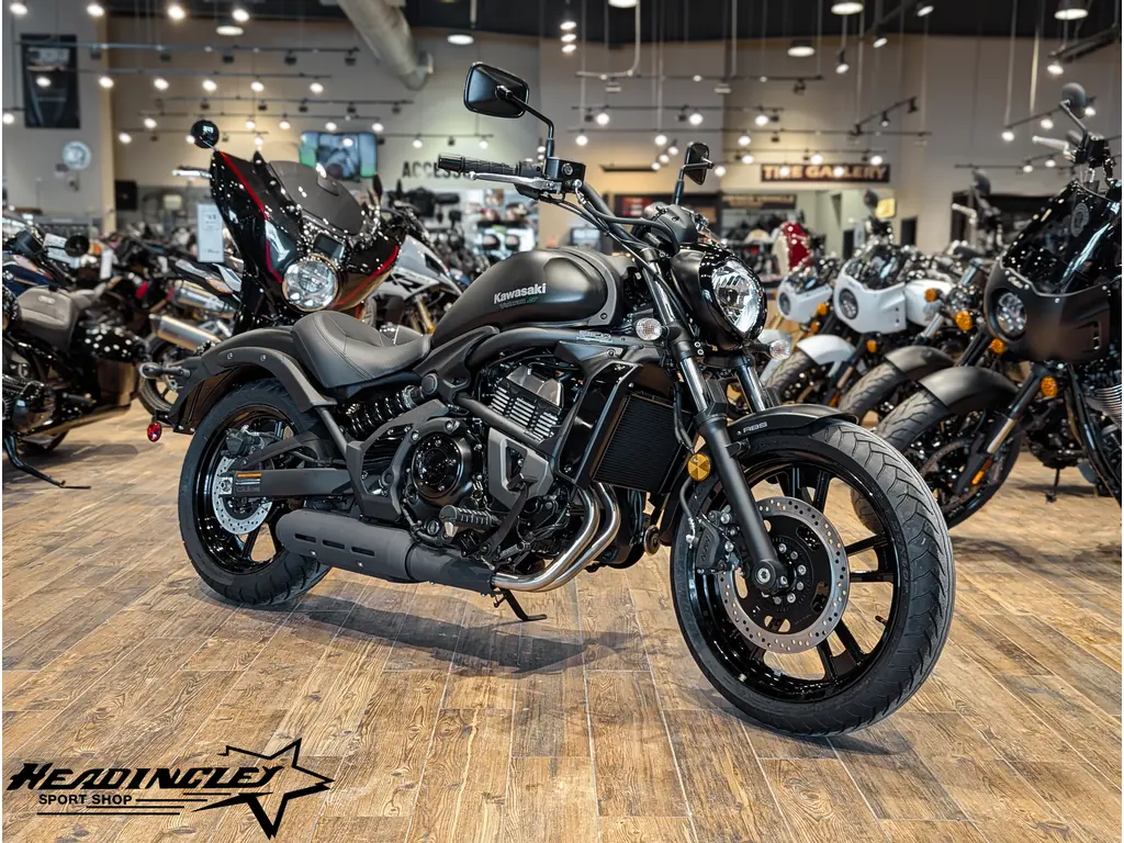 2025 Kawasaki Vulcan S // Metallic Flat Spark Black