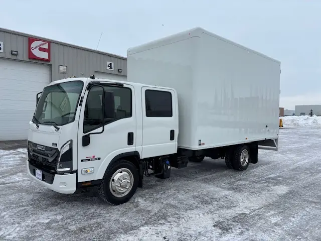 2025 Isuzu NRR Crew cab - 16' Van w/Ramp