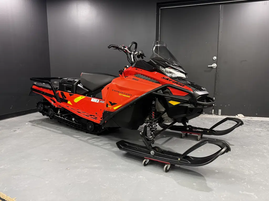 2021 Ski-Doo Expedition XTreme 850etec / Moteur neuf !!