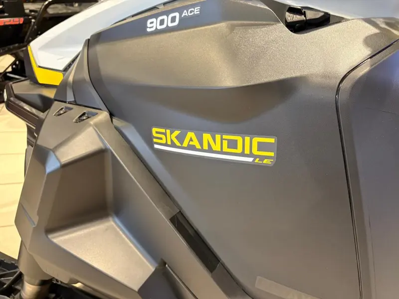 2025 Ski-Doo SKANDIC LE 20'' 900 ACE Silent Cobra 1.5'' E.S.