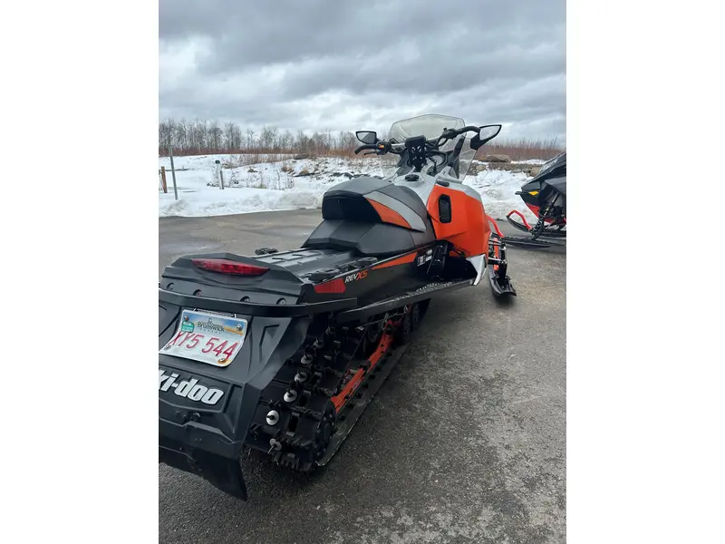 2015 Ski-Doo RENEGADE ADRENALINE 900 ACE