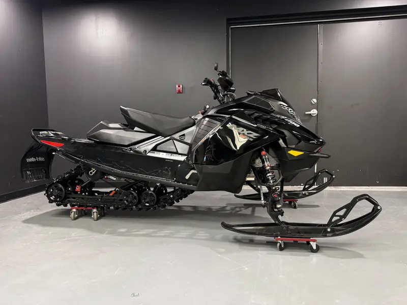 2024 Ski-Doo MXZ XRS 850 E-TEC /