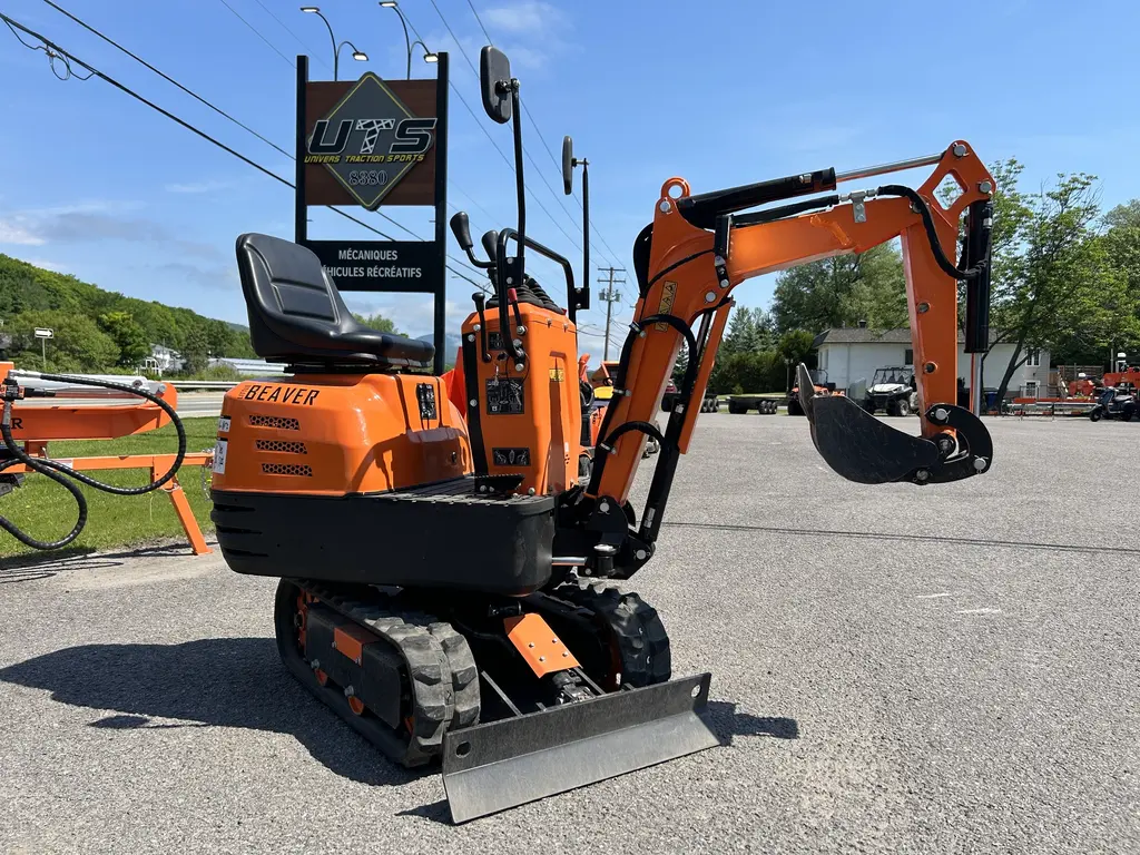 Ducar excavatrice Ducar 0.8T  2025