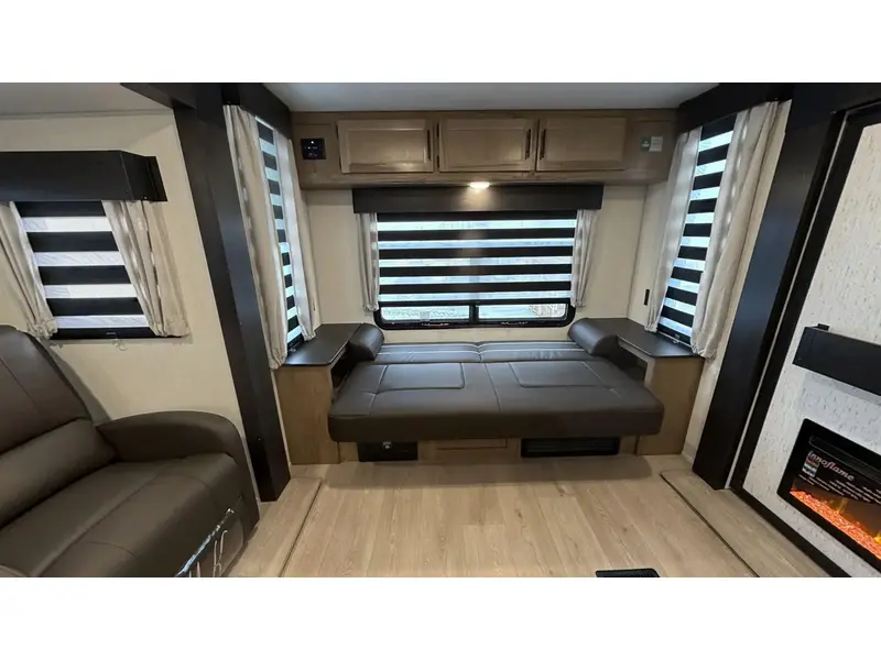 2025 Cherokee 272XLK Wolf Den