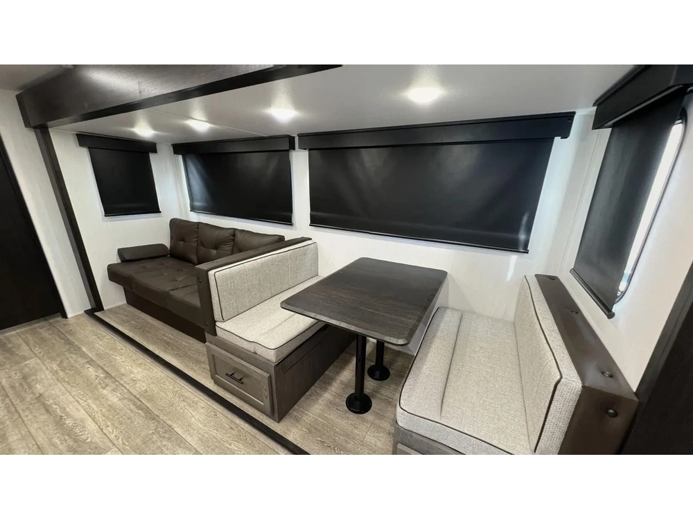 Alpha Wolf 33bh 2025 alt