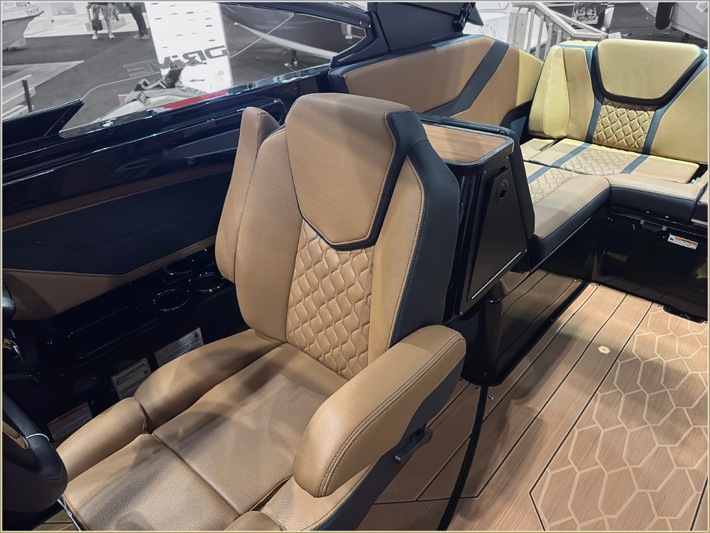 2025 Yamaha 255xd + $2,500 Water Package! 3.99% Financing & No Luxury Tax* alt