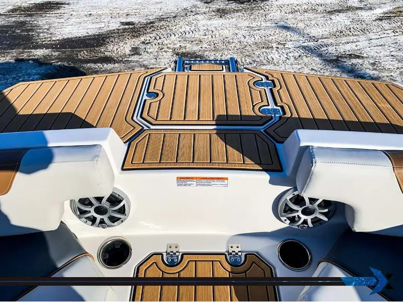 Starcraft SVX 190 OB 140HP deck boat bateau Ponté 2025