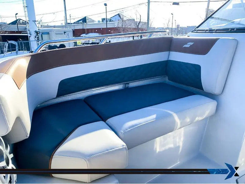 Starcraft SVX 190 OB 140HP deck boat bateau Ponté 2025