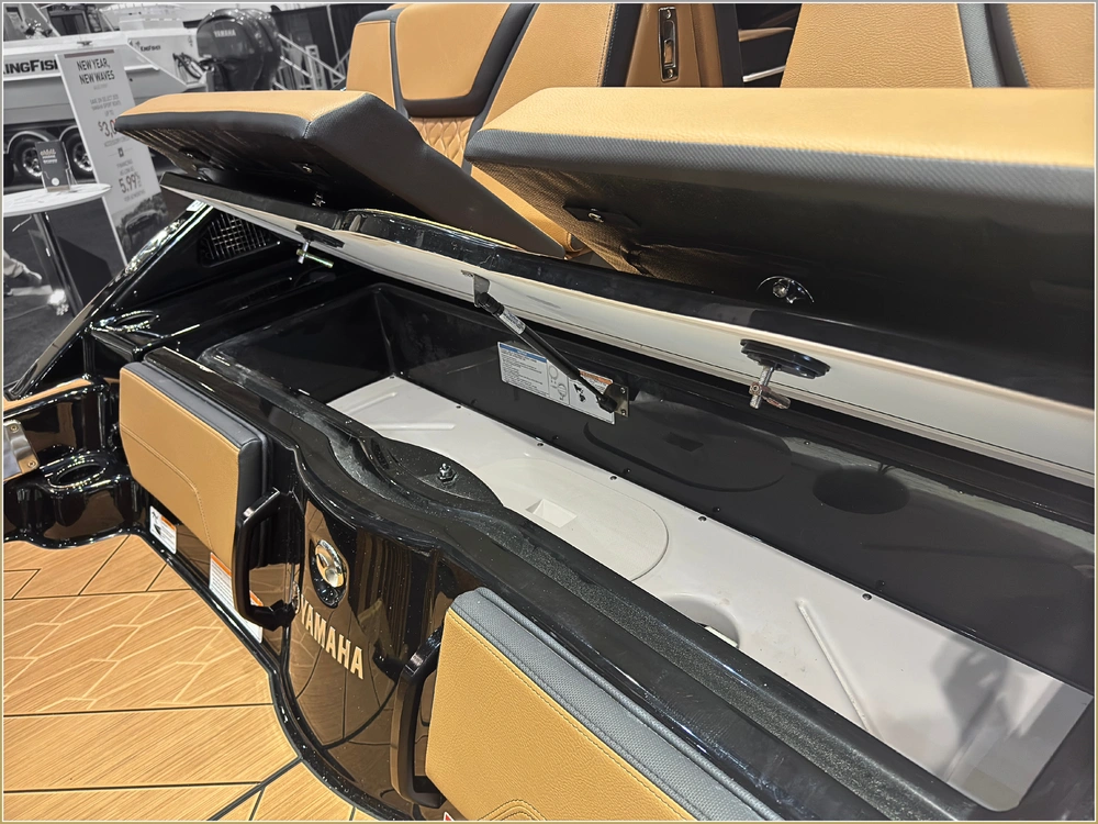 2025 Yamaha 255xd + $2,500 Water Package! 3.99% Financing & No Luxury Tax* alt