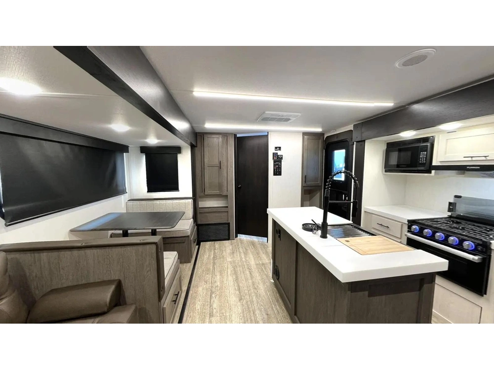 Alpha Wolf 33bh 2025 alt