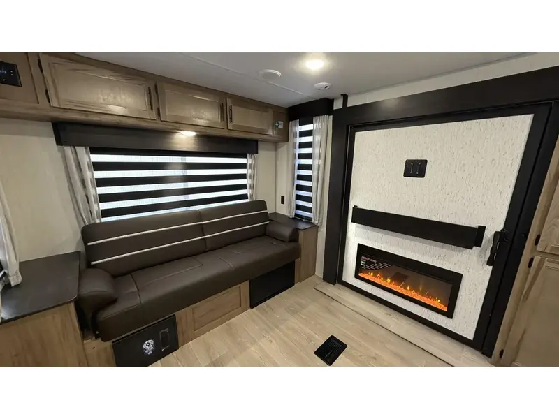 2025 Cherokee 272XLK Wolf Den